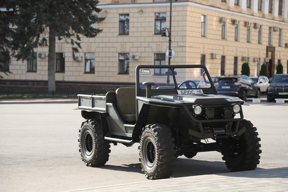 В Липецке собрали автомобиль для участников спецоперации