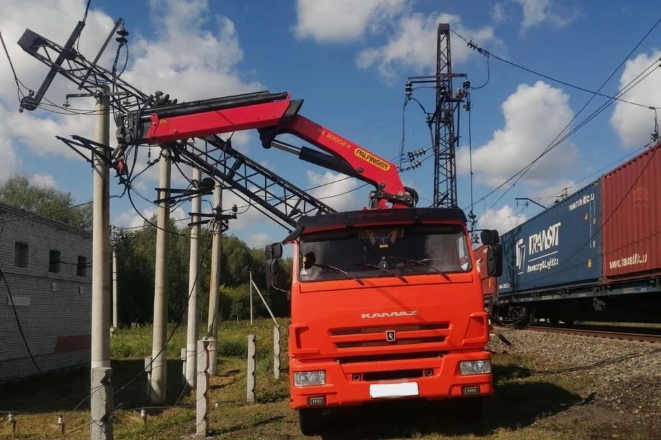 В Новосибирской области на железной дороге рухнула стрела крана. Источник фото: Западно-Сибирская транспортная прокуратура