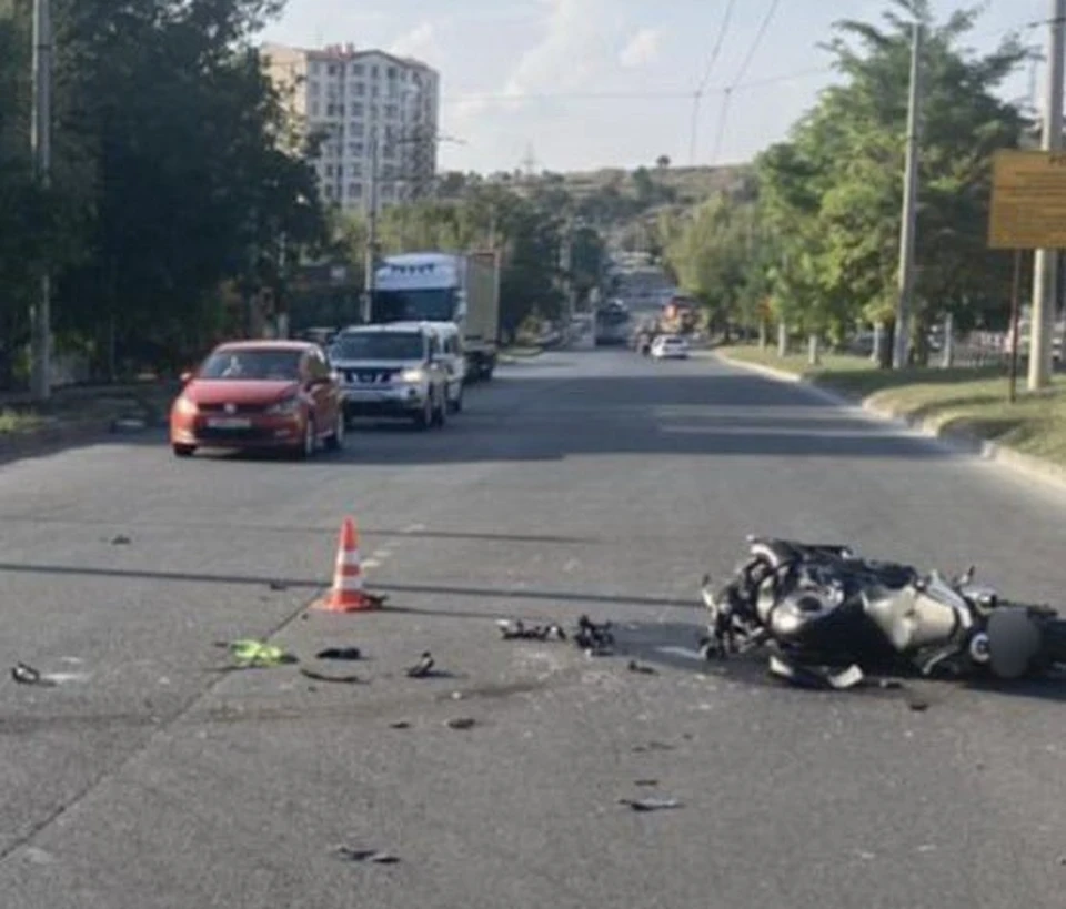 35-летний мотоциклист пострадал в столкновении с легковушкой в Симферополе. Фото: МВД России по Республике Крым