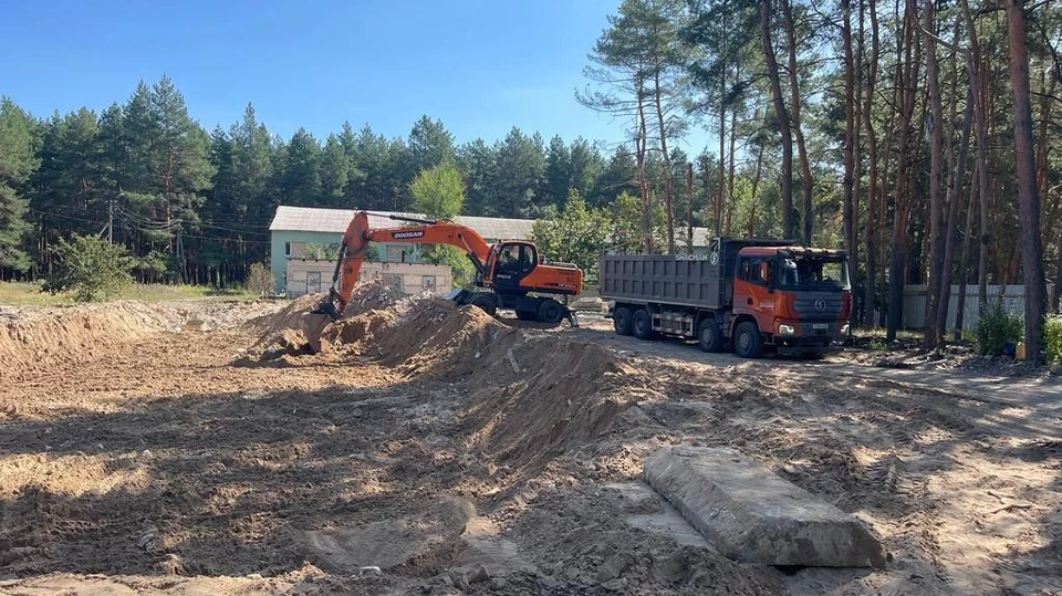 Тамбовские строители возводят здание детского корпуса больницы в Новоайдаре. Фото - администрация Новоайдарского района