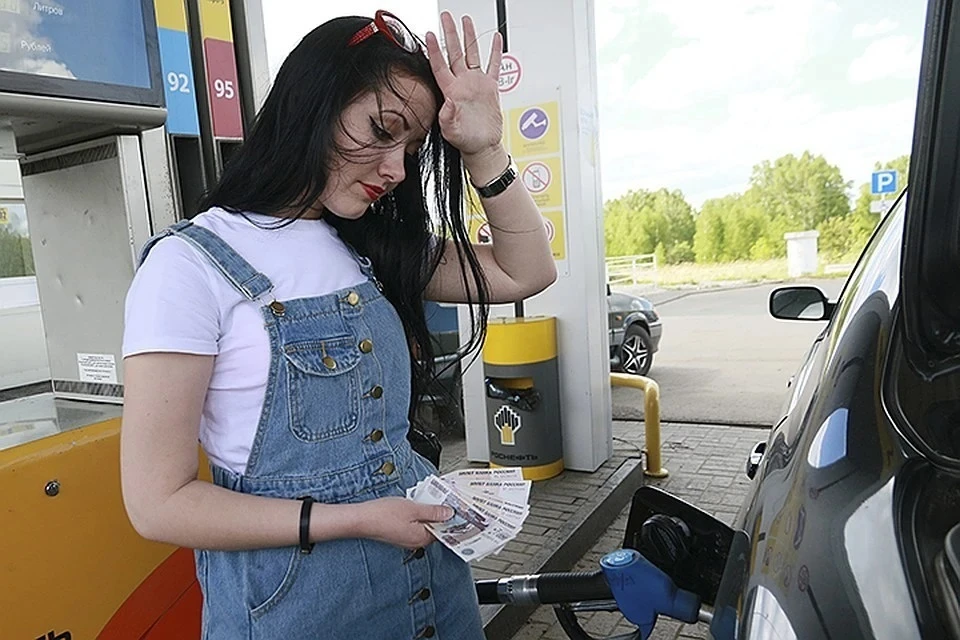 Доцент Скрыль: осенью бензин дорастет в цене до 62,98 рублей за литр