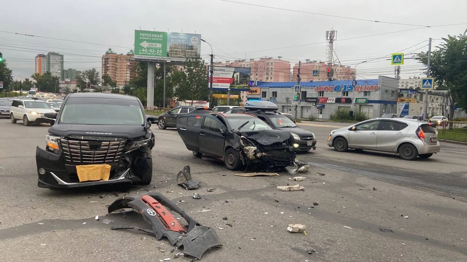 Два человека попали в больницу после ДТП в Хабаровске Фото: ГИБДД Хабаровска