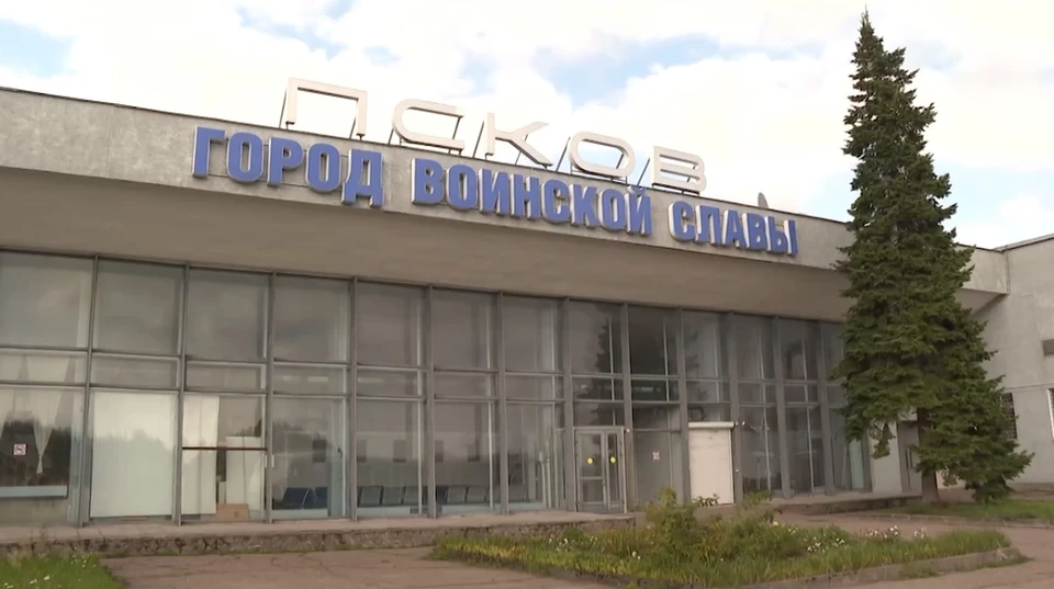 Недалеко от аэропорта Пскова сбили летящий объект.
