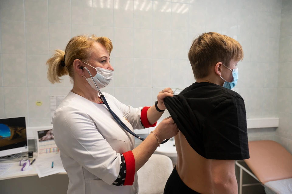 В районы Томской области для проведения диспансеризации выезжают бригады врачей из областной детской больницы