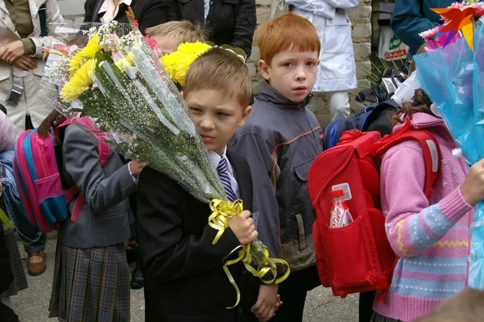 Милиция дежурит в белорусских школах 1 сентября. Снимок используется в качестве иллюстрации.