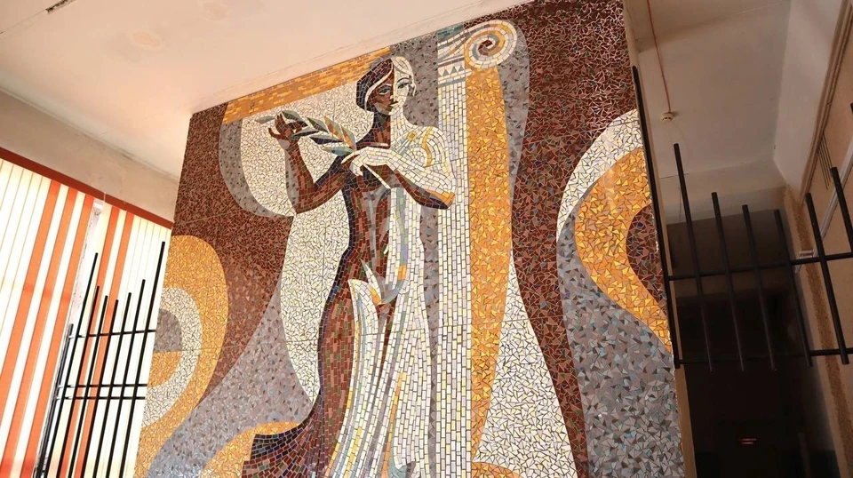 Нижегородский Минкульт проведет ревизию советских мозаик на зданиях. Фото: соцсети Наталья Сухановой.