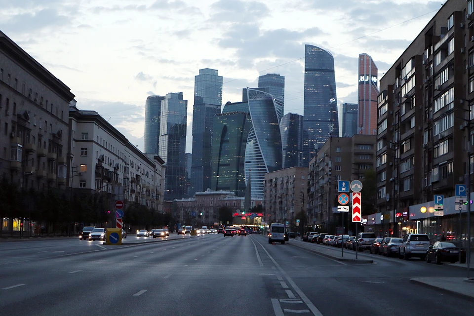 Россия — государство крайне централизованное. В центре больше денег и возможностей