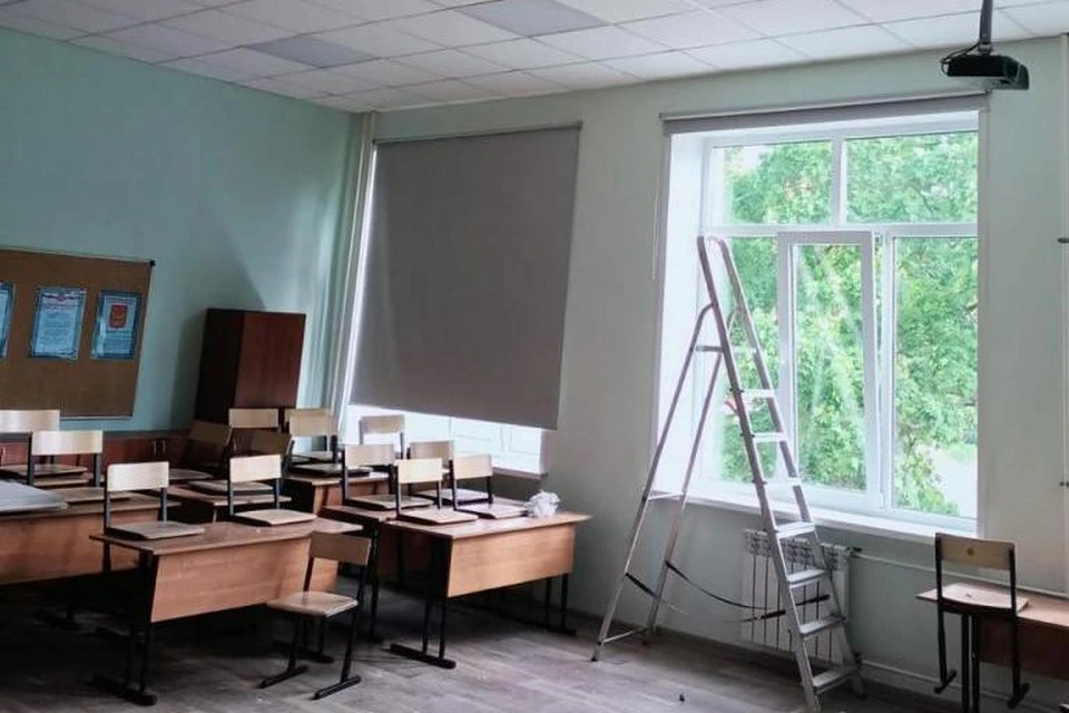Ночью в школе №33 в Рязани обрушился потолок в кабинете. Фото: администрация Рязани.