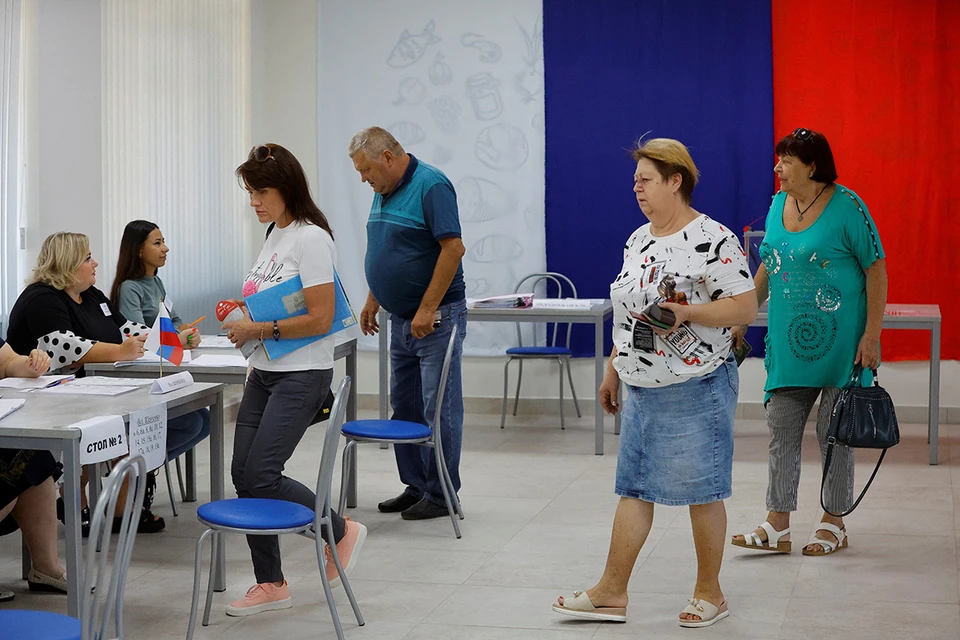 Все избирательные участки в ЛНР невредимы и находятся под охраной.