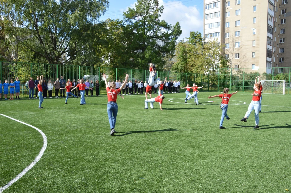 Новое мини-футбольное поле открыли во дворе школы №36 Фото: администрация Твери