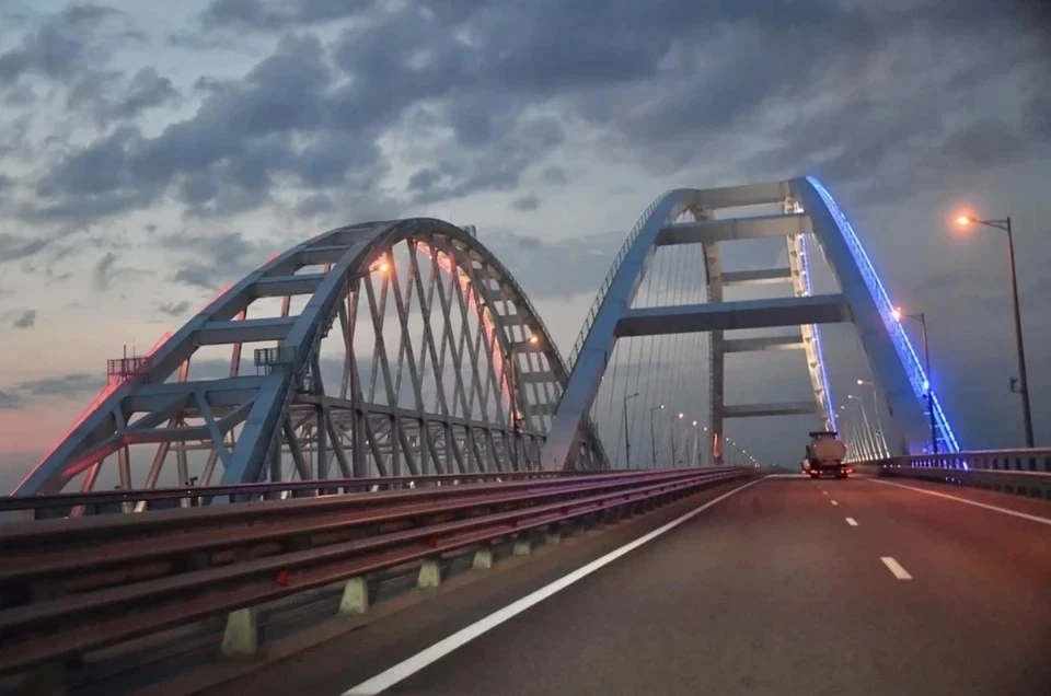 В очереди перед Крымским мостом со стороны Керчи стоят 463 машины