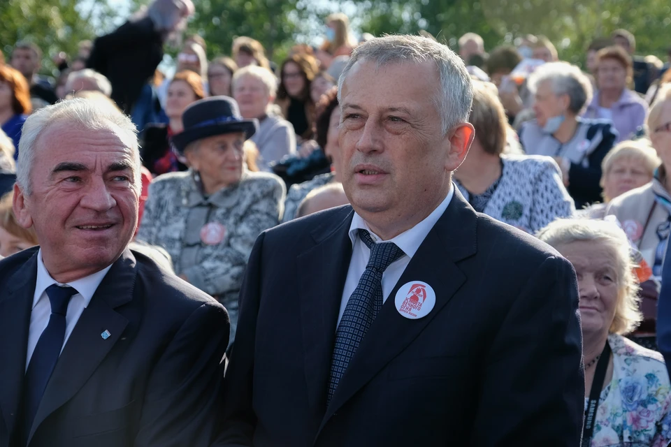 Губернатор Дрозденко посетил открытие зернового терминала в Высоцке.