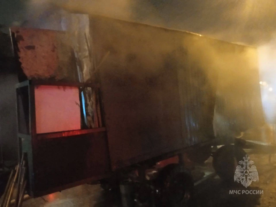 Пожар в строительном вагончике в Уф начался 9 сентября. Фото: МЧС Башкирии