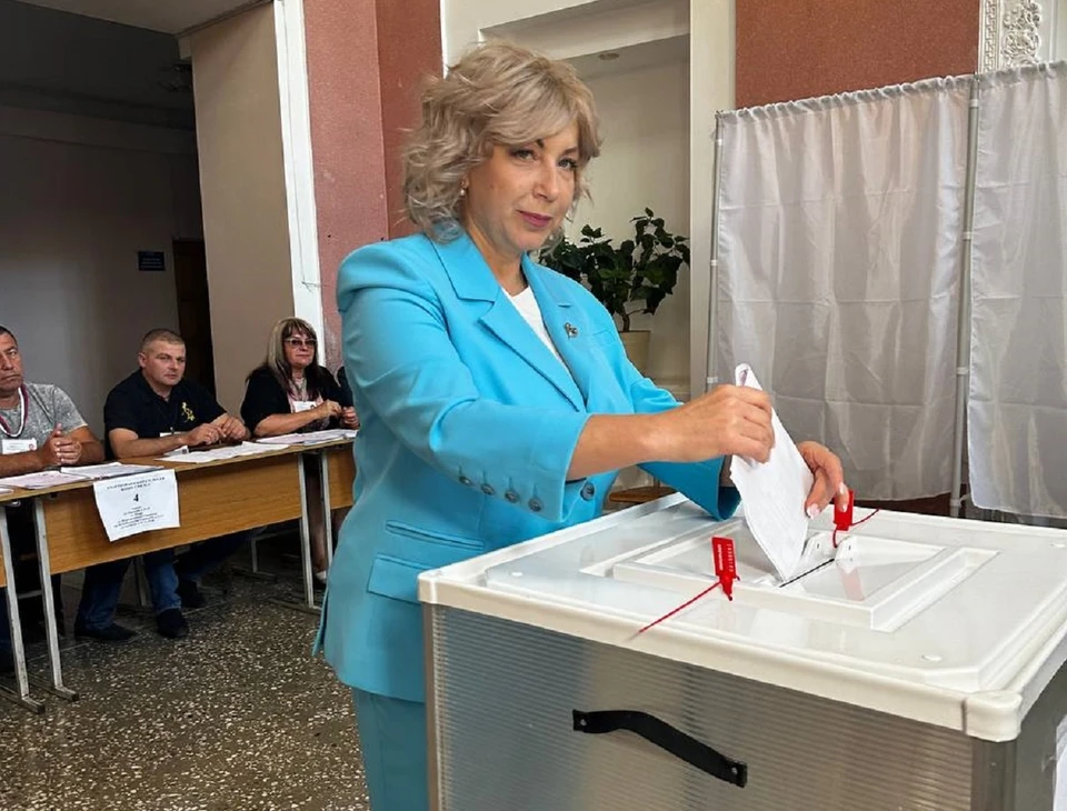 Галина Катющенко проголосовала на участке в Мелитополе. Фото: Избирательная комиссия Запорожской области