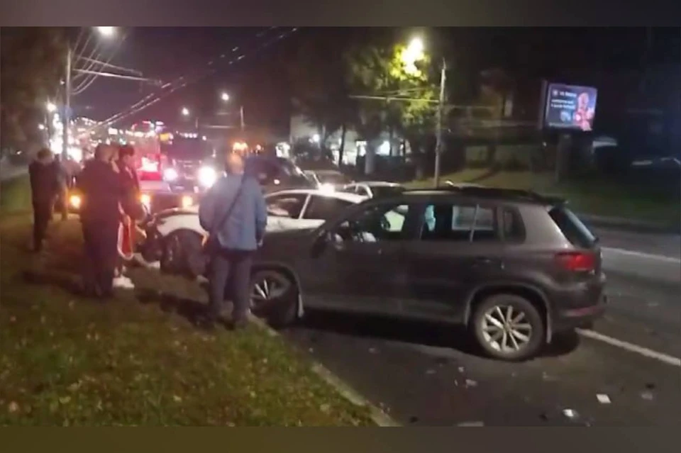 Пьяный водитель столкнулся с тремя автомобилями на проспекте Гагарина. Фото: пресс-служба УГИБДД по Нижегородской области.