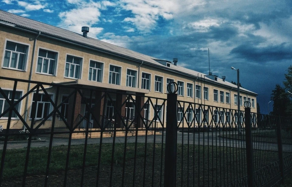 Подросток напал на людей с ножом в родной школе Ростовской области. Фото: сайт школы.