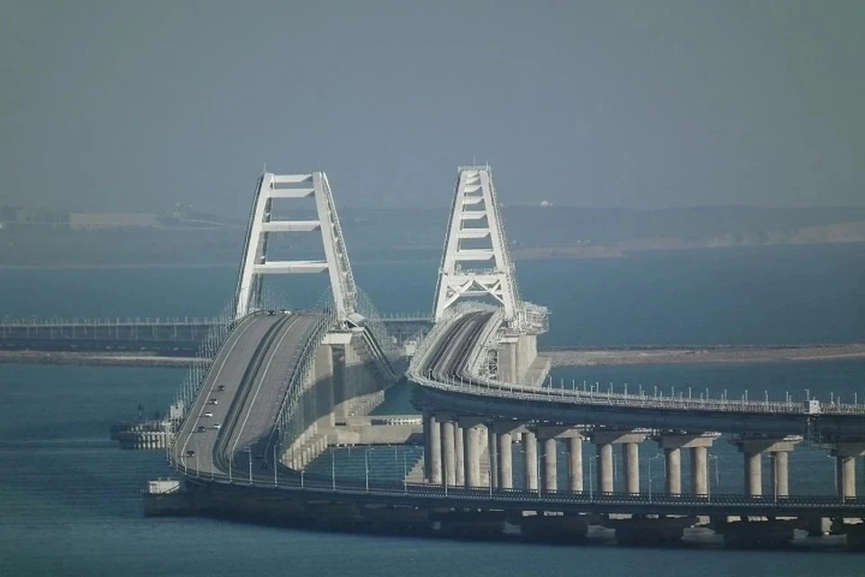 С обеих сторон Крымского моста образовались автомобильные пробки