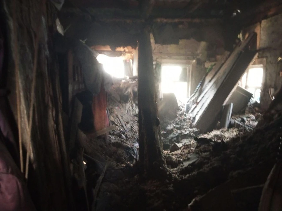 В частном доме в Ульяновске потолок рухнул прямо на людей | ФОТО: Управления гражданской защиты Ульяновска
