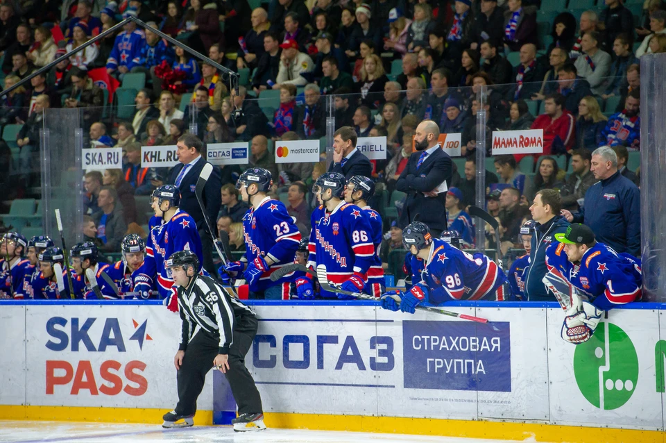 Когда играет ска спб. Старый состав СКА судей. Арена 2000 Локомотив фото. Арена 2000 Локомотив вечером. Картинка не смейся СКА.