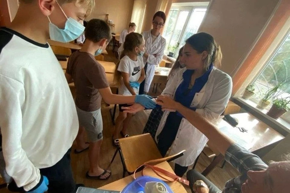 Студенты Генического медицинского колледжа научили активистов "Зебры" основам оказания первой медицинской помощи. ФОТО: тг-канал минздрава Херсонской области