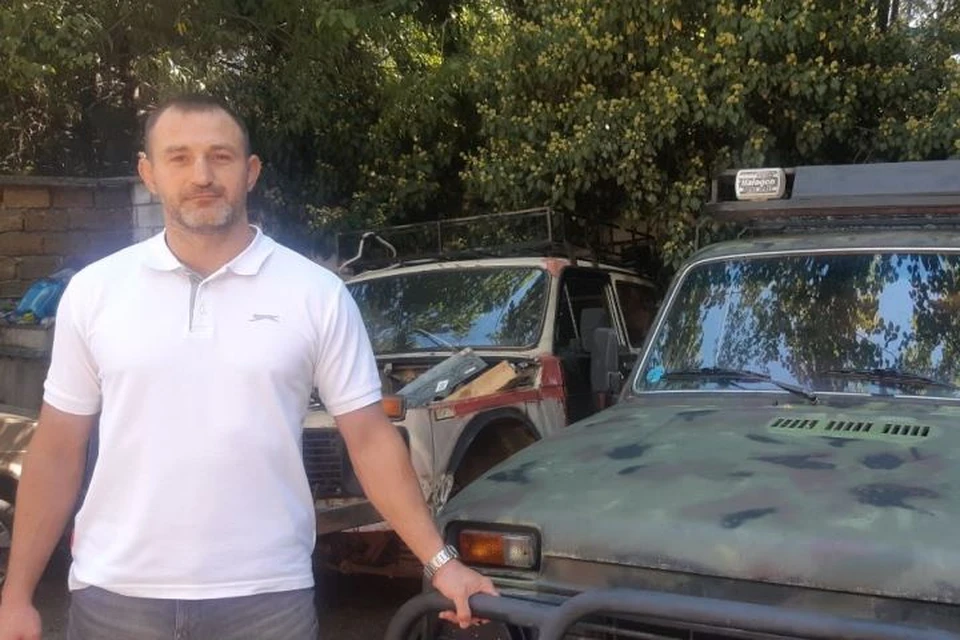 Григорий Курочкин собирает "боевые" машины в собственной автомастерской