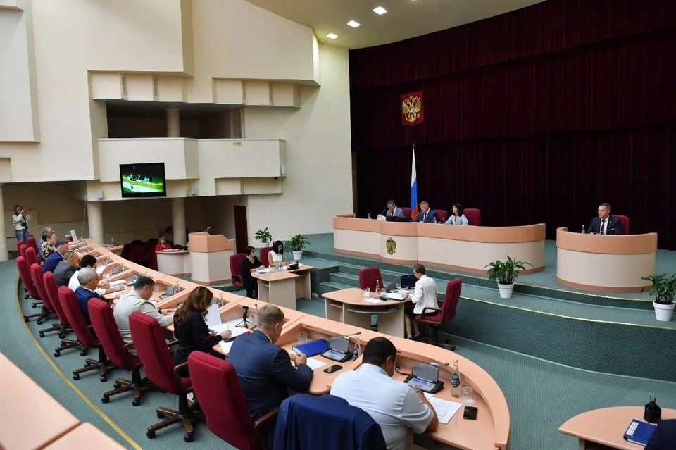 По словам губернатора, год прошел в конструктивном диалоге между правительством региона и депутатами