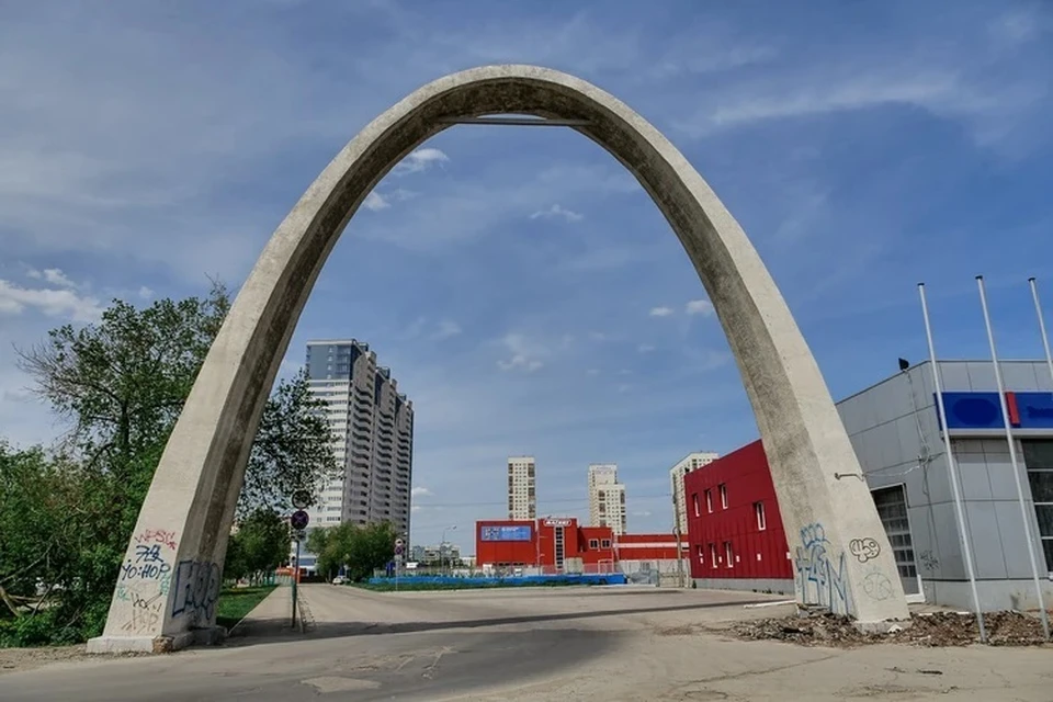 Сейчас на месте бывшего ипподрома торговые центры и многоэтажки.