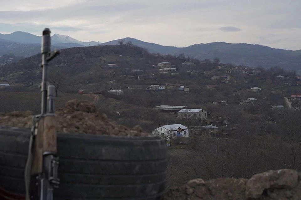 Минобороны РФ: достигнута договоренность прекратить боевые действия в Карабахе