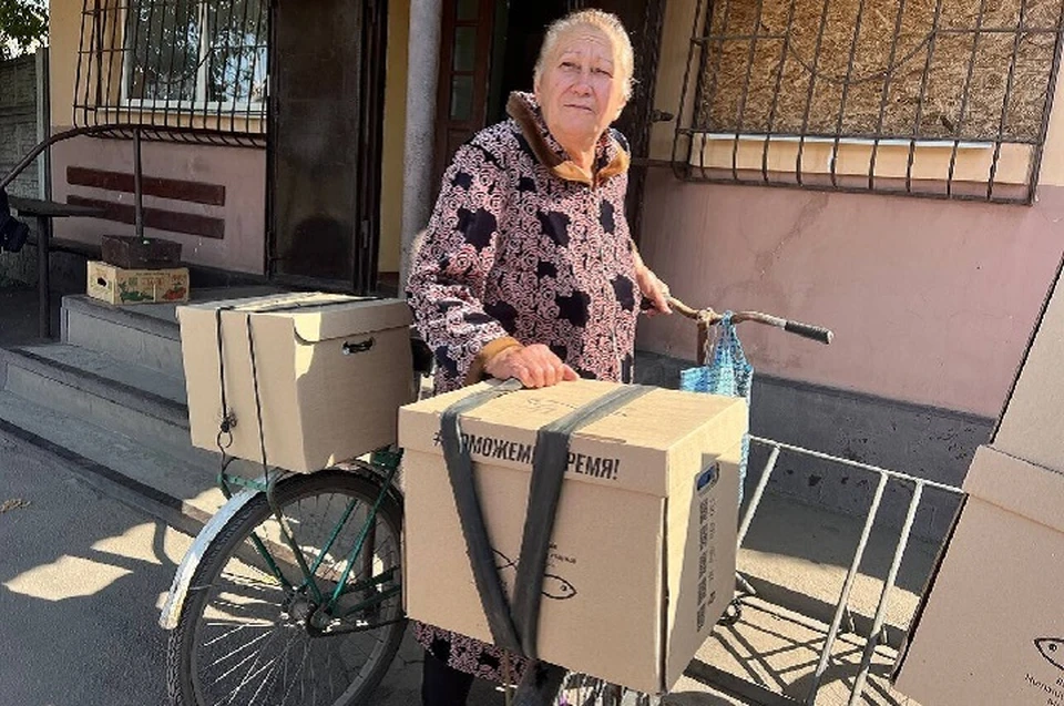 Несмотря на постоянные обстрелы, отсутствие воды и перебои с электричеством, в селе Луганское проживают более 350 человек. Фото: ТГ/Русская Гуманитарная миссия