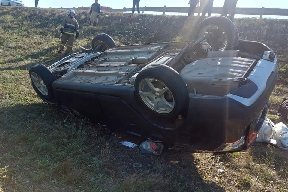 В результате ДТП отечественный автомобиль выехал в кювет и перевернулся. Фото: ГИБДД Нижнекамска