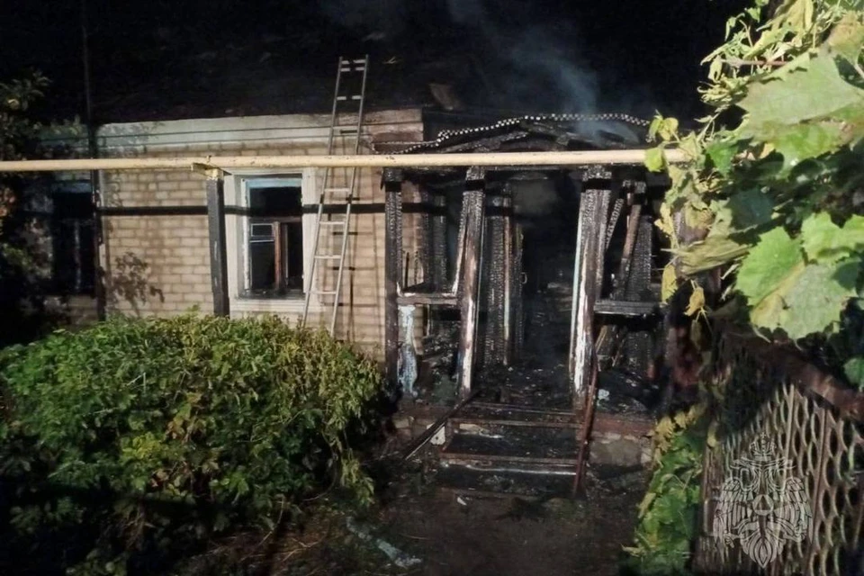 В Липецкой области сгорел двухквартирный дом