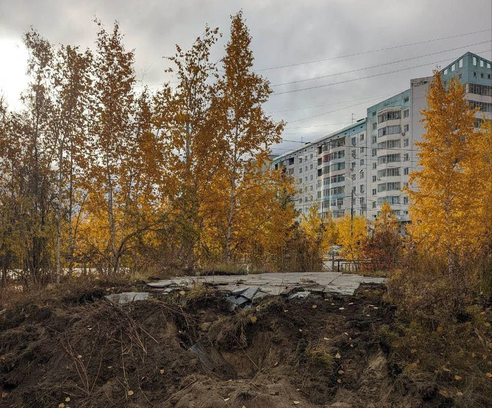 Фото: SakhaDay. На месте мемориала - пустой клочок земли.