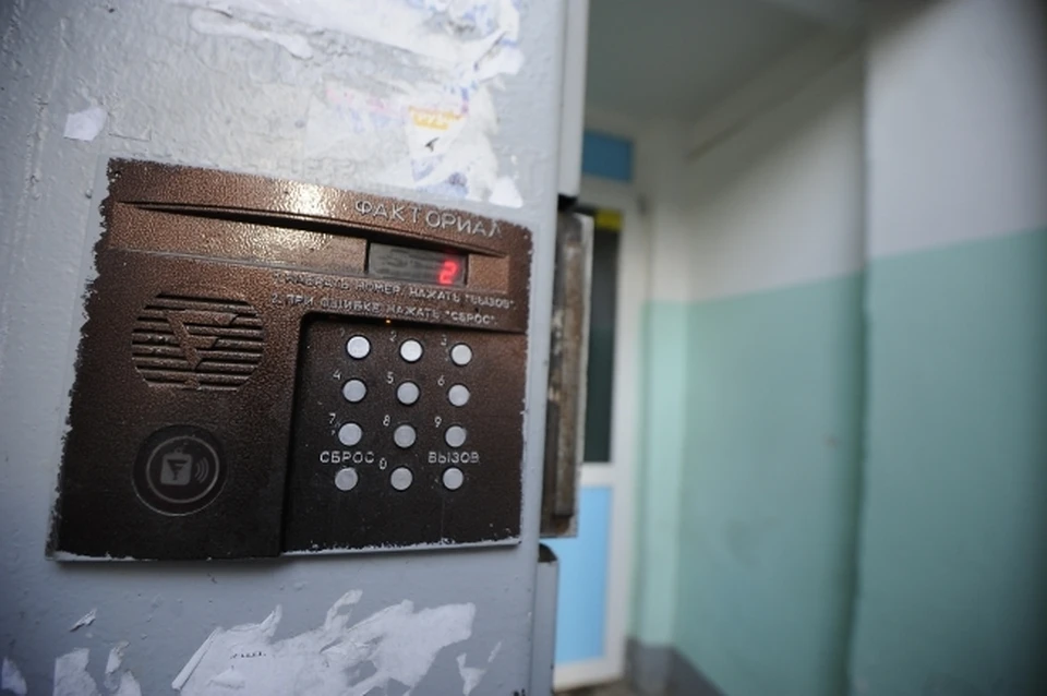 Неизвестные сломали дрелью 40 домофонов в Нижнем Новгороде