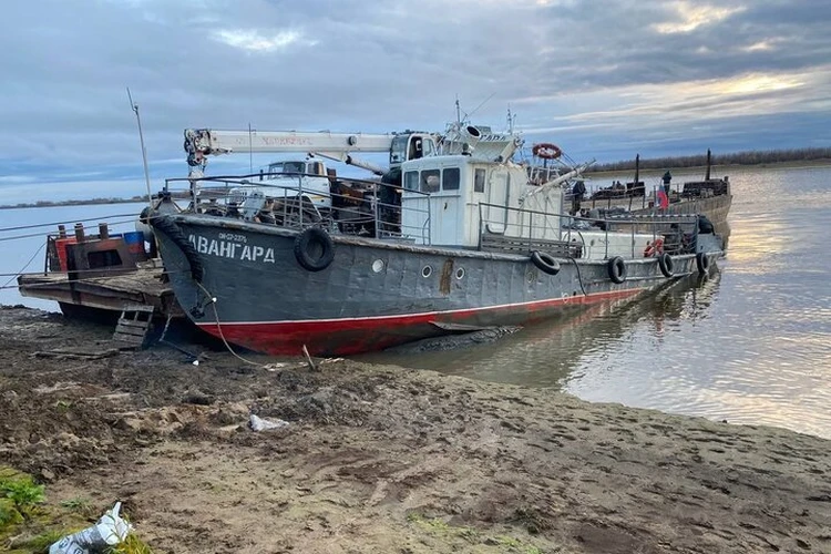 На Ямале обнаружили тела капитана и его помощника, пропавших после столкновения катера с баржей: они затонули вместе с судном