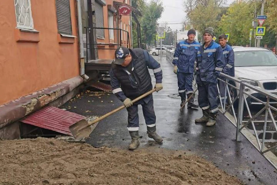 Аварию на водопроводных сетях на улице Свердлова в Иркутске устранили