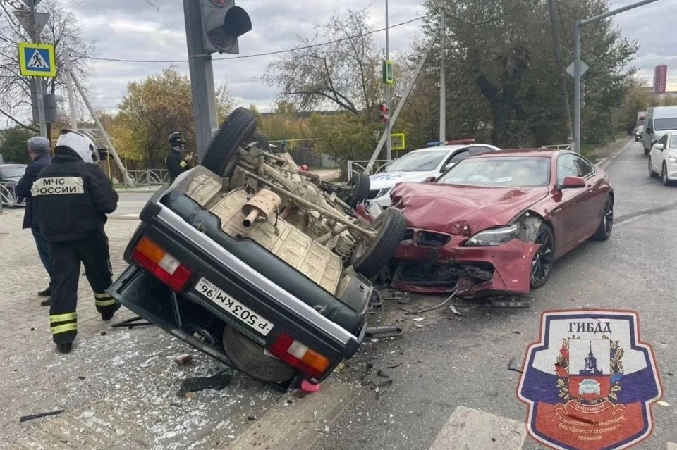 Участникам аварии оказывают медицинскую помощь. Фото: ГИБДД по Екатеринбургу