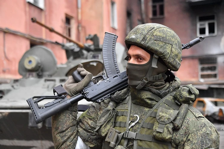 Герой спецоперации «Z» лейтенант Холодков взял врасплох лагерь националистов в лесу
