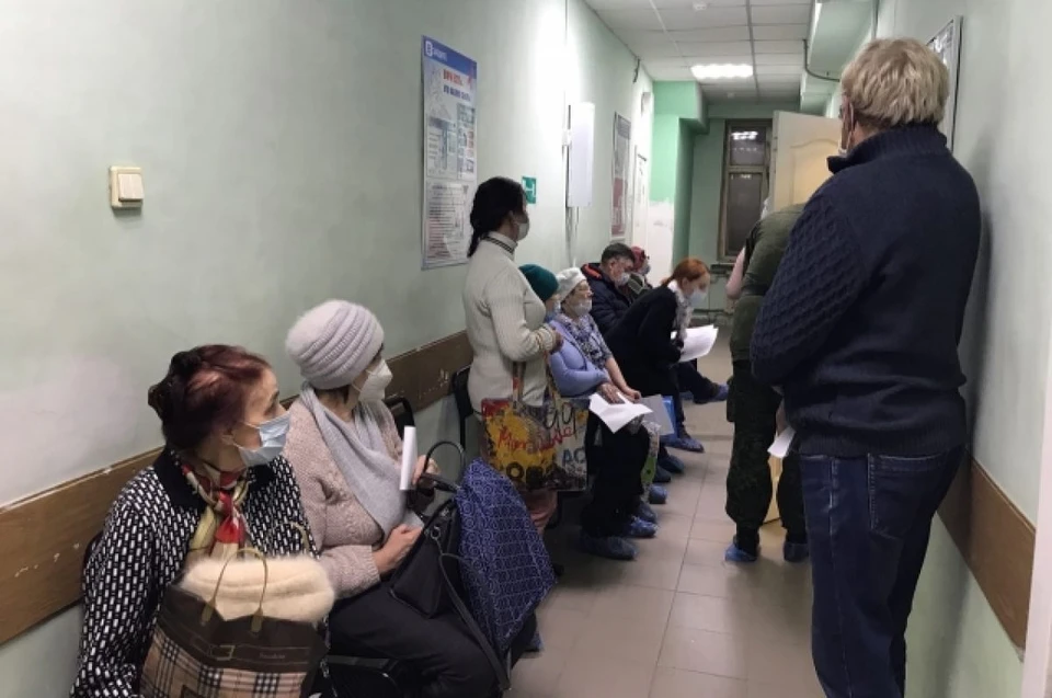 Более того, даже людям, проживающим в нашей стране с видом на жительство, тоже положен определенный объем лекарств и врачебного участия.