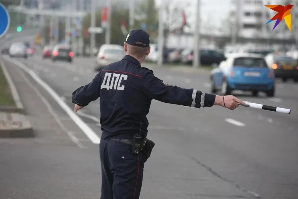 Милиция рекомендует незамедлительно звонить на 102, если вы увидели, как пьяный водитель садится в машину.