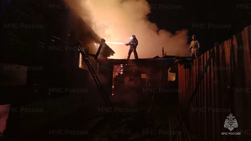 В Барышском районе Ульяновской области сгорели сразу три дома | ФОТО: ГУ МЧС России по Ульяновской области