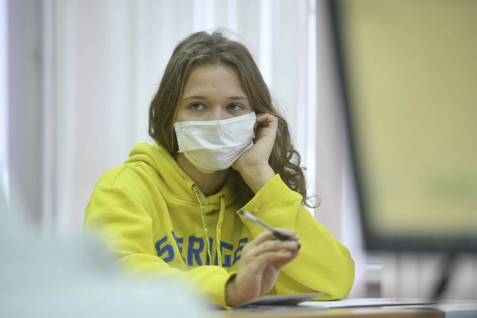 В Новосибирске из-за подъема ОРВИ на карантин закрывают классы в школах.