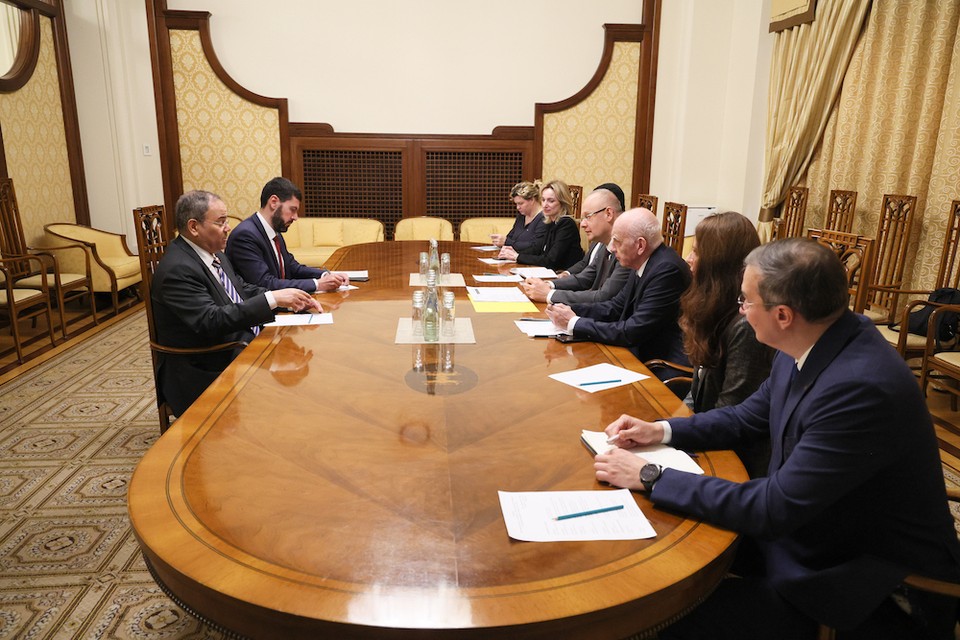 Советник президента РФ Кобяков встретился в Москве с послом Бахрейна Аль-Саати