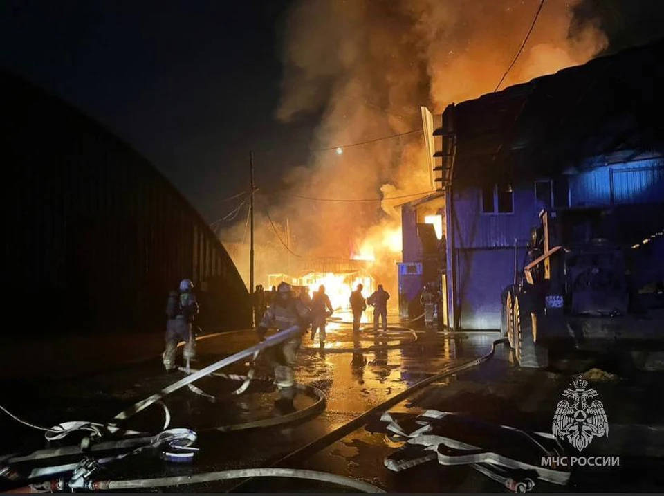 ЧП произошло около 20:45 на улице Шоссейной, 114 А. Фото: ГУ МЧС по Ростовской области