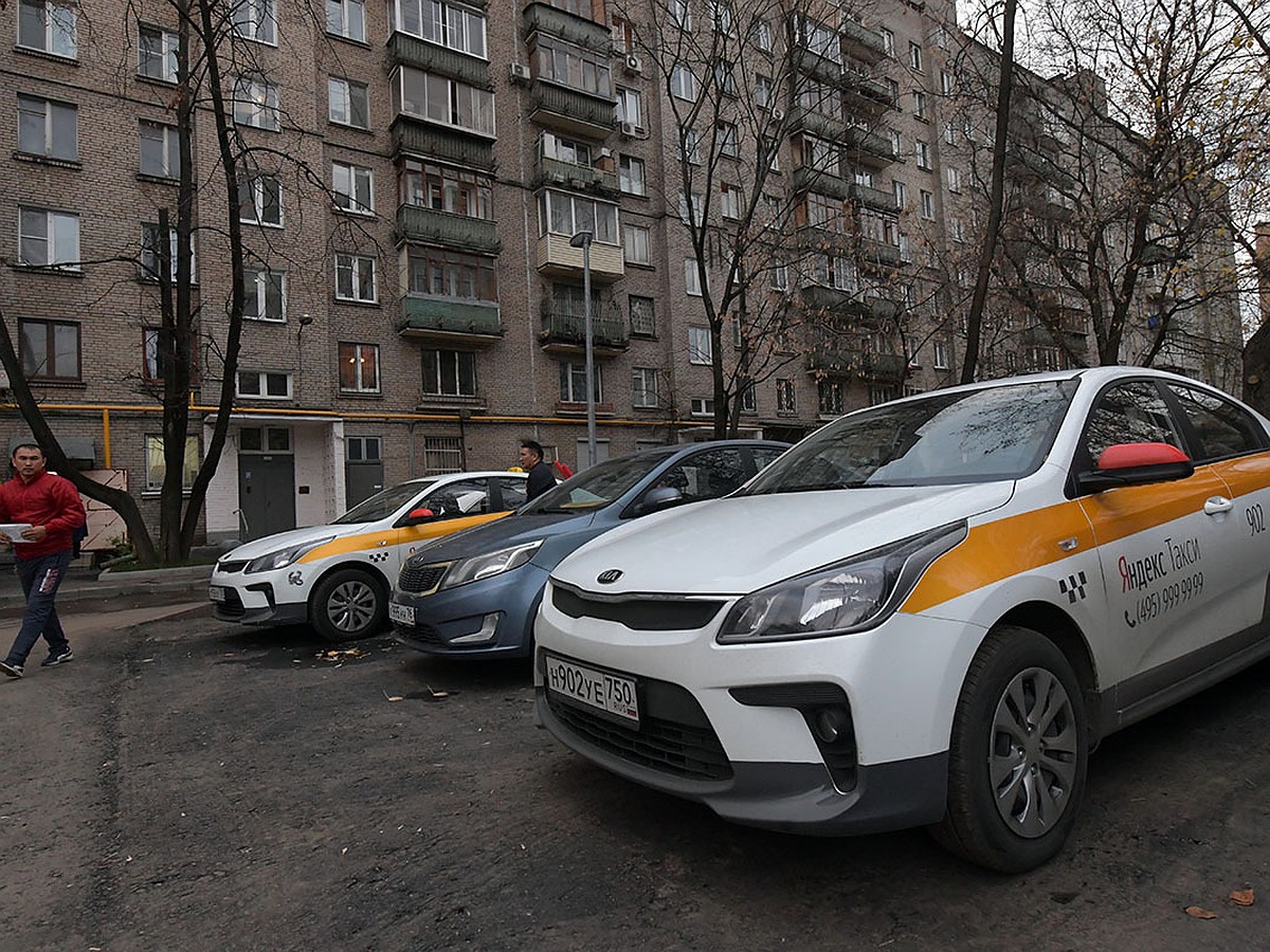 Принудительная эвакуация и штрафы: в Москве опять заговорили о запрете  парковаться такси во дворах - KP.RU