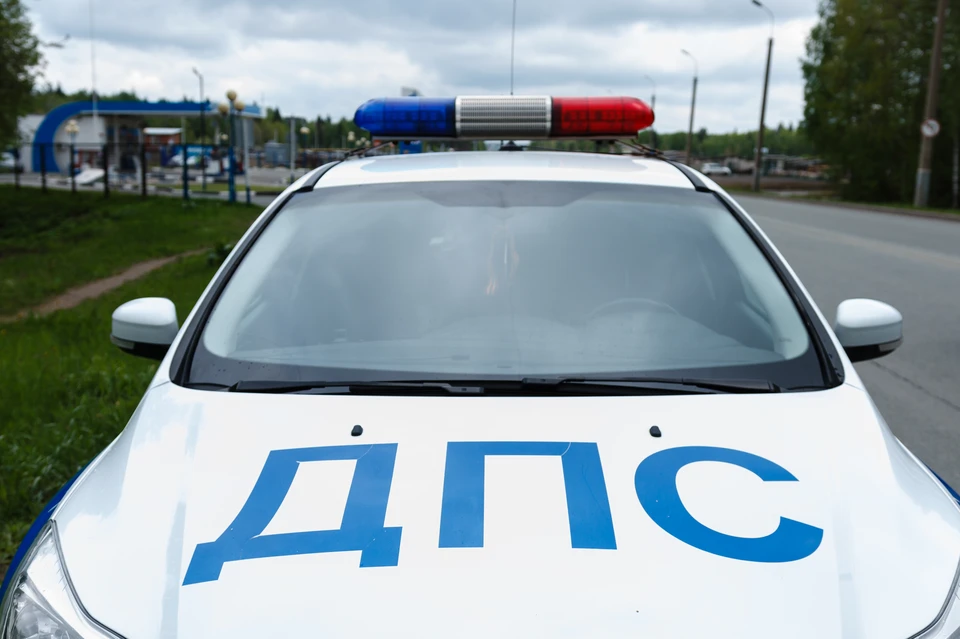 Лихач врезался в машину ДПС