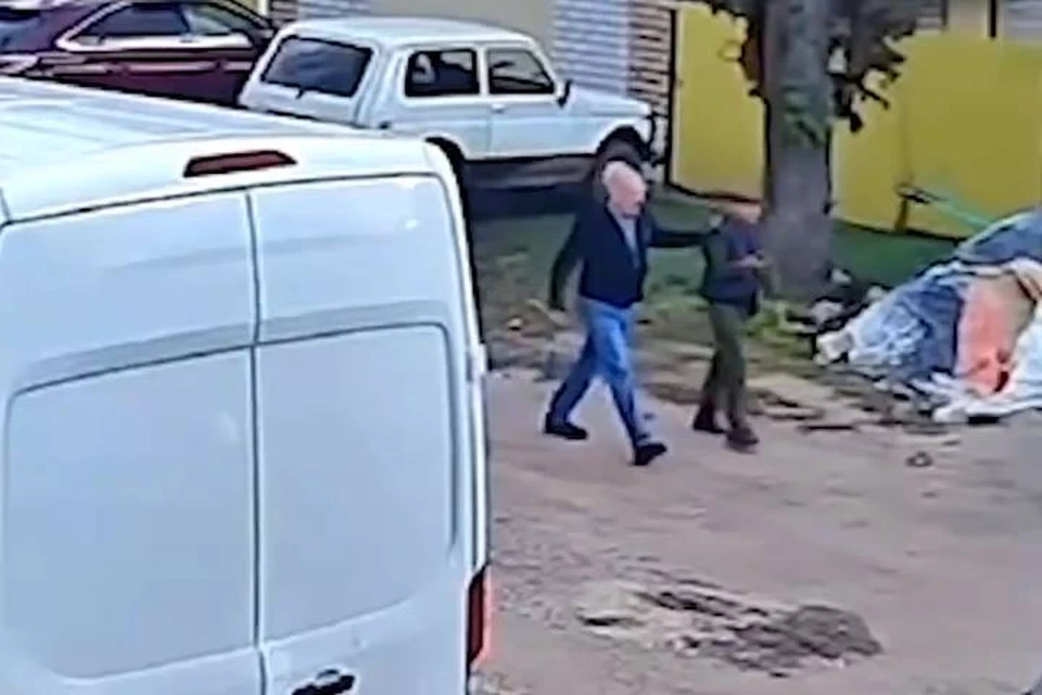 Полиция проводит проверку. Фото: скрин из видео. Источник: Типично в Нижнем.