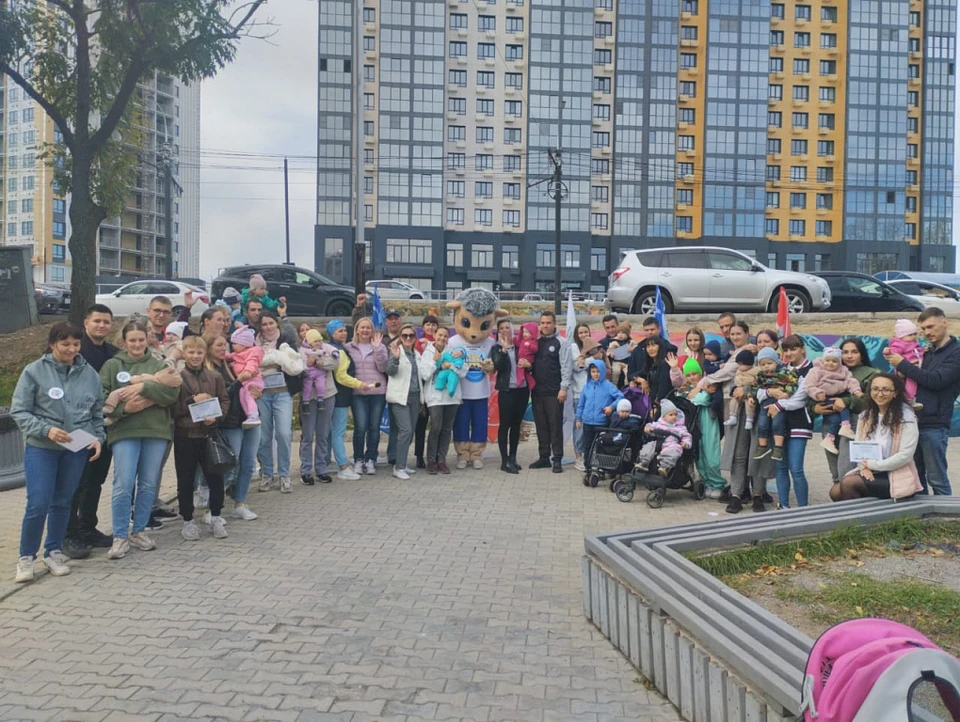 Акция «Подари ребенку дерево» прошла в Хабаровске на выходных Фото: администрация Хабаровска