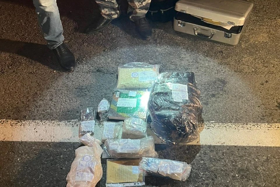 В Нижневартовском районе у водителя иномарки нашли больше 1 килограмма наркотиков. Фото: УМВД России по ХМАО-Югре