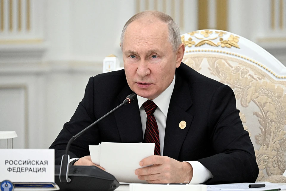 Владимир Путин второй день в Бишкеке.