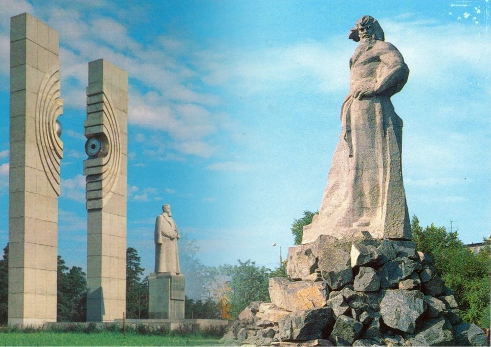 Памятник Курчатову и «Сказ об Урале» на советских открытках